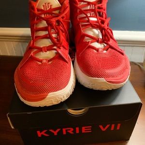 Men’s Kyrie VII